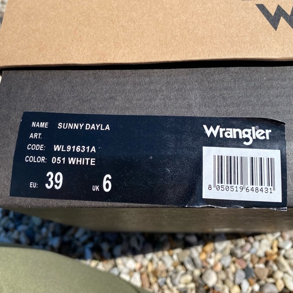 BNWT Boxed Wrangler Size 6 Sunny Dayla Block Heeled Sandals White Chunky Straps - Picture 2 of 15